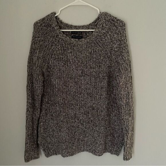 American Eagle Women’s Knit Amazingly Soft Sweater - Picture 1 of 3
